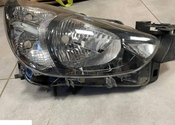 Mazda 2 reflektor przód prawy przód