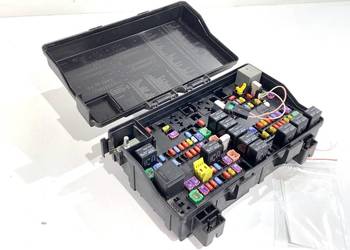 SKRZYNKA BEZPIECZNIKÓW JEEP GRAND CHEROKEE WK P68242818AC SUV 3.0 250K