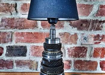 Lampka z części samochodowych, mechanizmu skrzyni biegów