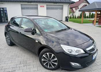 Opel Astra J 2010 1.6 benzyna 115 km 200tys km Grzane fotele Czujniki