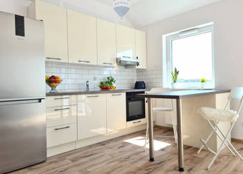 Kawalerka z balkonem w pełni wyposażona.