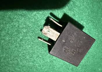 Przekaźnik pompy paliwa BMW e28 e30