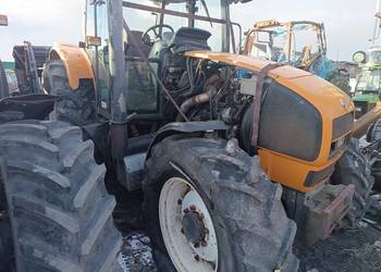 Ciągnik rolniczy Renault Ares 620RZ uszkodzony