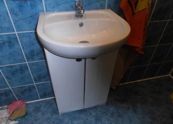 Szafka łazienkowa z umywalką