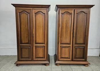 Dwie stylowe szafy ubraniowe z drążkiem na wieszaki