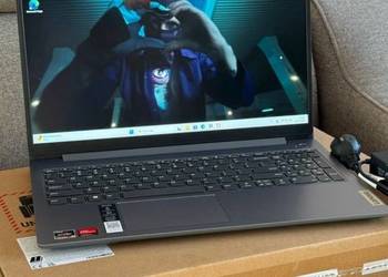 Laptop Lenovo AMD Ryzen 3 7320U