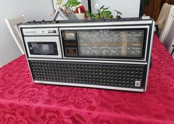 Stary zabytkowy radiomagnetofon Grundig C6500 automatic