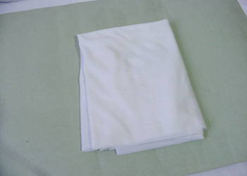 Materiał biały cienki w paski  89 cm x 128 cm