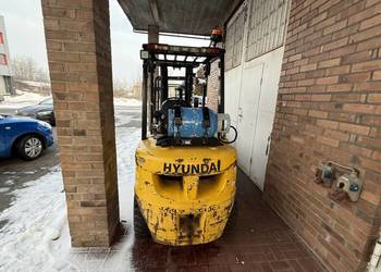 Wózek widłowy HYUNDAI model 30L-7A od syndyka