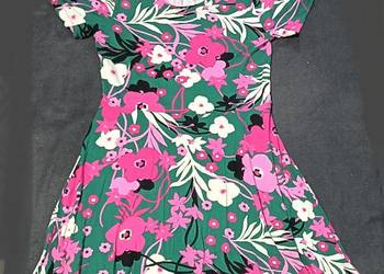 Rozkloszowana w kwiaty