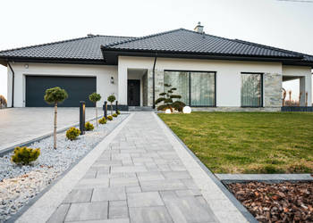 Na sprzedaż piękny, komfortowy dom parterowy z ogrodem