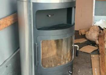 Kominek wolnostojący 7 kW – solidny, stylowy, gotowy do działania