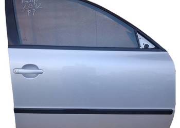 Drzwi prawe przód Volkswagen Passat B5 srebrne LB7Z kod części 001