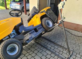 Podnośnik do traktorka kosiarki