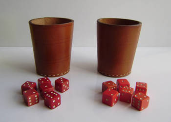 Zestaw do gry w kości skórzany kubek 6 kostek zapis PRL
