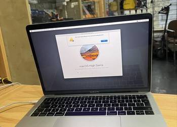 Apple MacBook Pro 13 zakupiony w 2020r za kwotę 3500zł.