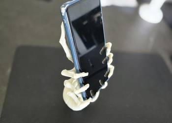 Niezwykle realistyczny stojak na telefon Facehugger z filmu "Alien"