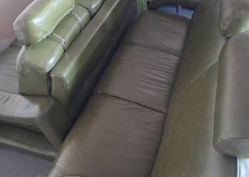 ​Potężny komplet salonowy: 2x Sofa 3-osobowa + Fotel  Oliwkowe+ łatwa