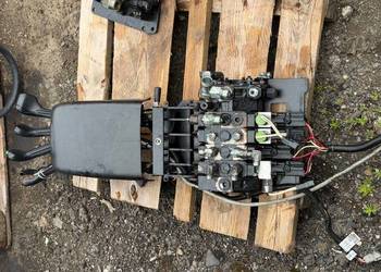Rozdzielacz hydrauliczny czterosekcyjny hyster