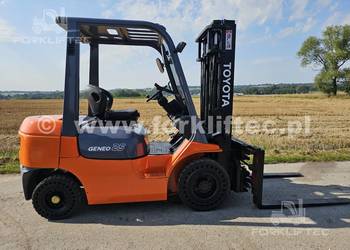 Wózek Widłowy TOYOTA 7FGF25  Triplex  TOYOTA 7FG25 widlak Linde