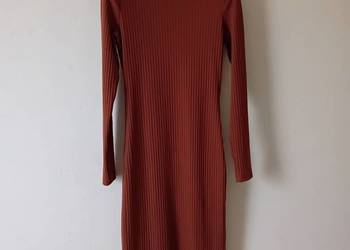 Sukienka brazowa prazkowana