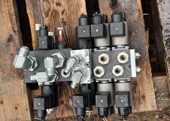 Rozdzielacz hydrauliczny czterosekcyjny HAWE SK7758 HMT-NA1