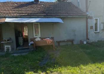 Gospodarstwo wiejskie z zabudowaniami i gruntamii