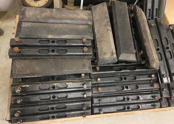 Pady nakładki  gumowe CAT 308  ( 82 szt)