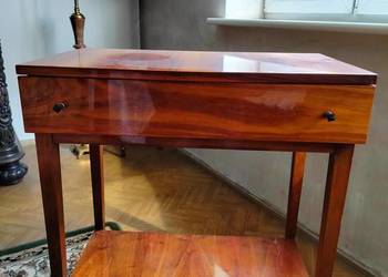 Stolik pod telewizor z epoki PRL, wysoki połysk