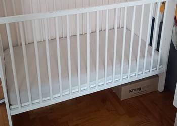 Łóżeczko niemowlęce z materacem
