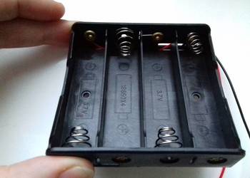 Koszyk na akumulatory 4x18650 z kablami, mocowanie 18650, na 4 sztuki 3.6V,