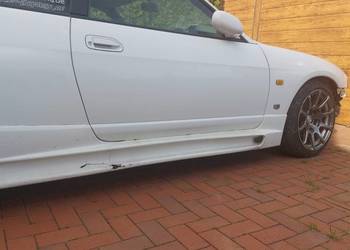 Progi nissan skyline r33 gtr