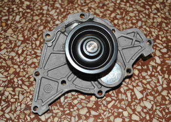 Pompa wody AUDI A4B5 A6C5 SKODA PASSAT B5