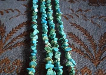 NASZYJNIKI Z NATURALNYCH, TURKUSOWYCH HOWLITÓW NASZYJNIKI Z NATURALNYCH, TURKUSOWYCH HOWLITÓW