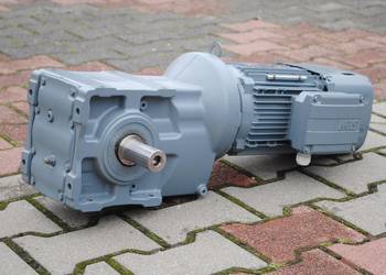 Motoreduktor kątowy 1.5kw. 33obr. z hamulcem. SEW K49DRN90L4/BE2HR/TF