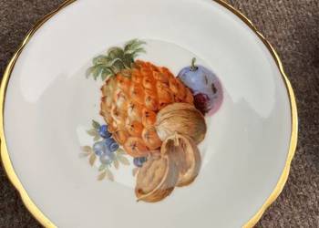 Talerzyk z ananasem. Syg. Victoria, Czechoslovakia   Biała porcelana piękni Talerzyk z ananasem. Syg. Victoria, Czechoslovakia   Biała porcelana piękni