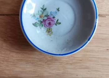 210. PODSTAWKA porcelanowa od kompletu dla lalek