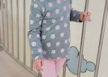 Bluzka dziecięca z kieszonką w kwiatki 98