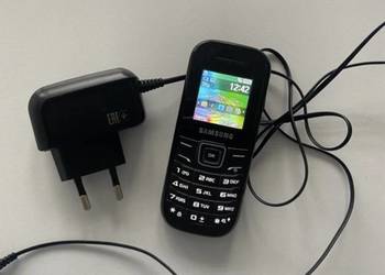 Klasyczny telefon komórkowy Samsung
