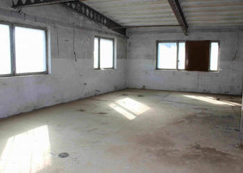 Sprzedam budynek do zaadoptowania na dom