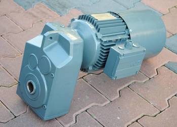 Motoreduktor dwubiegowy 0.3/1.3kw 17/70obr HAMULEC