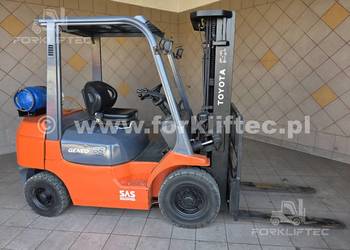 Wózek Widłowy TOYOTA 7FGF25  Triplex  TOYOTA 7FG25 widlak Linde