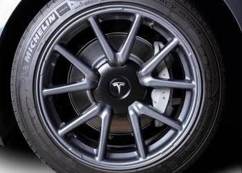 2017-2023 | Zestaw kołpaków na koła Aero do pojazdów Model 3