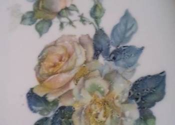Patera, różane bukiety, na białej porcelanie. Matowy spód. Patera, różane bukiety, na białej porcelanie. Matowy spód.
