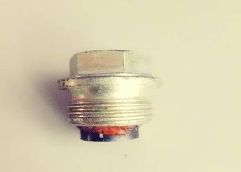 Korek spustowy oleju z magnesem , miska olejowa M22x1,5 ,L=9 klucz 19