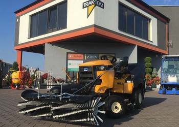 Traktor ogrodowy Cub Cadet XT2 QR106 Kawasaki z Zamiatarką