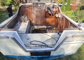 Łodz motorowa kabinowa