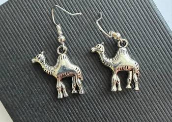 Kolczyki z metalu wielbłądy