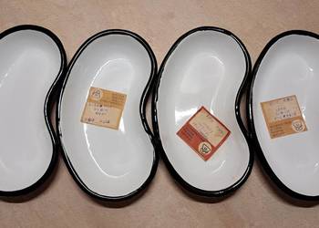 Zestaw 4 emaliowanych misek „nerek” – PRL – Olkuska Fabryka Naczyń Emaliowa