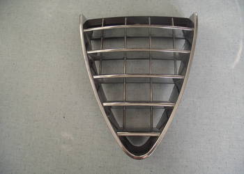 Alfa Romeo 147. Atrapa po liftingu